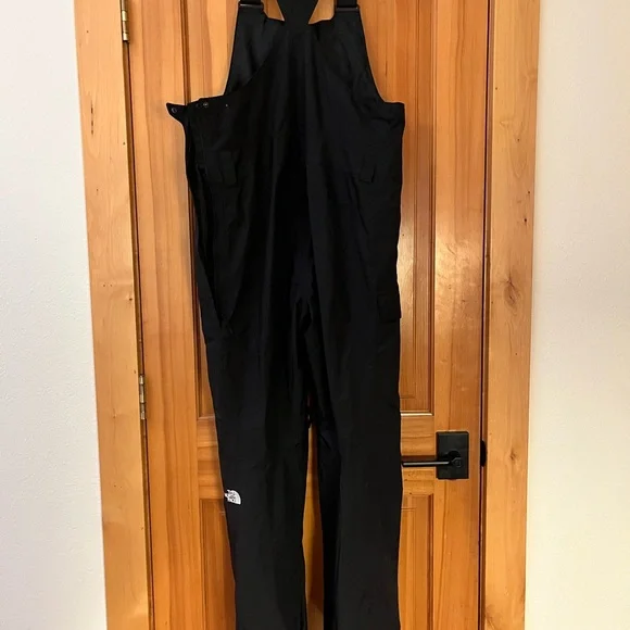 The North face Women's Black Ski Bib - Picture 6 of 6